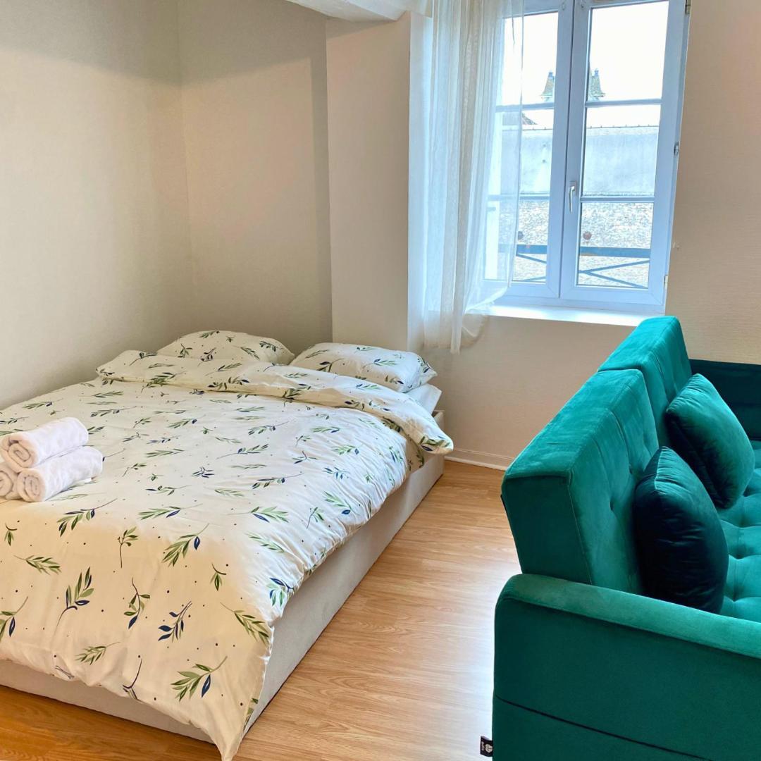 Charmant Studio A Etampes Apartment Bagian luar foto