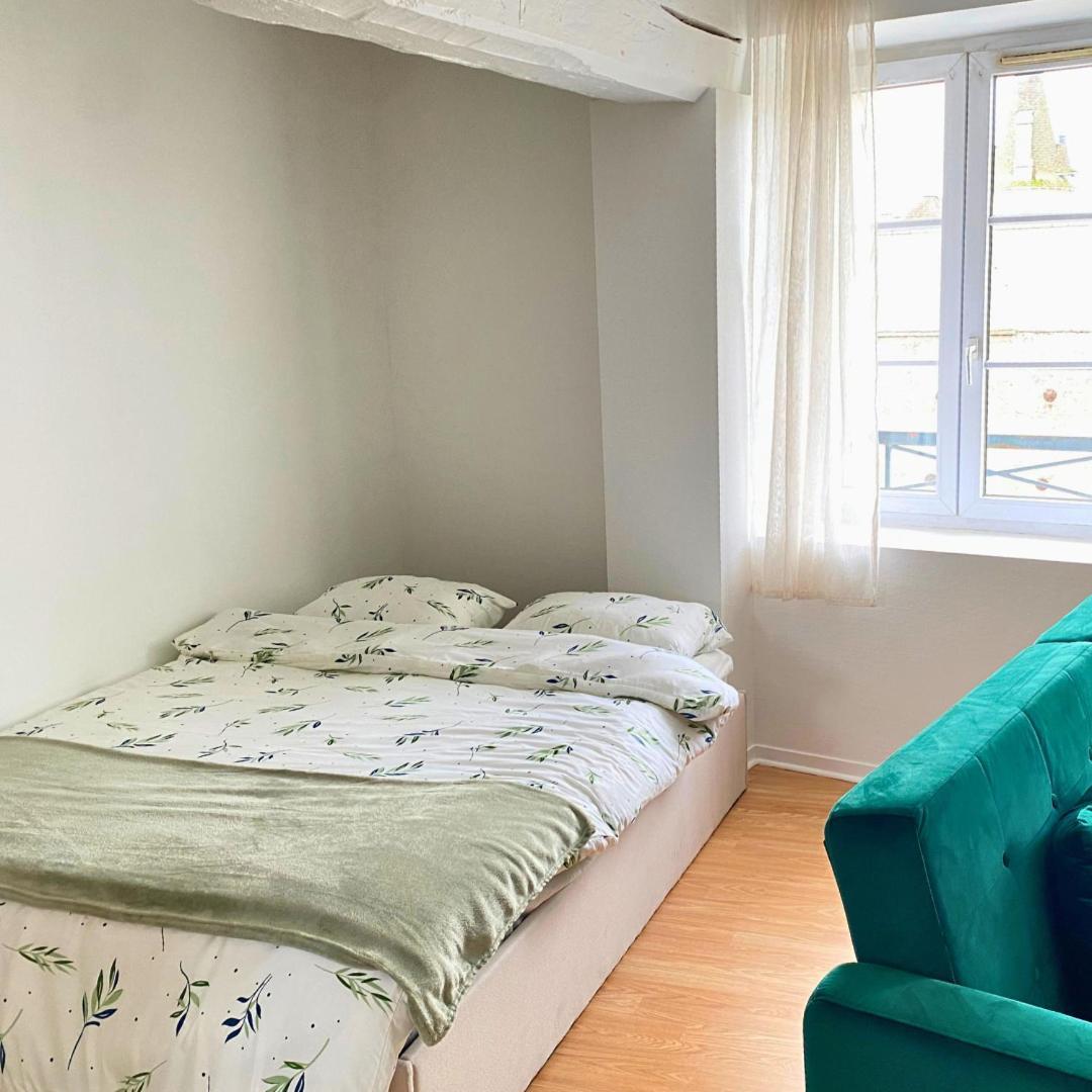 Charmant Studio A Etampes Apartment Bagian luar foto